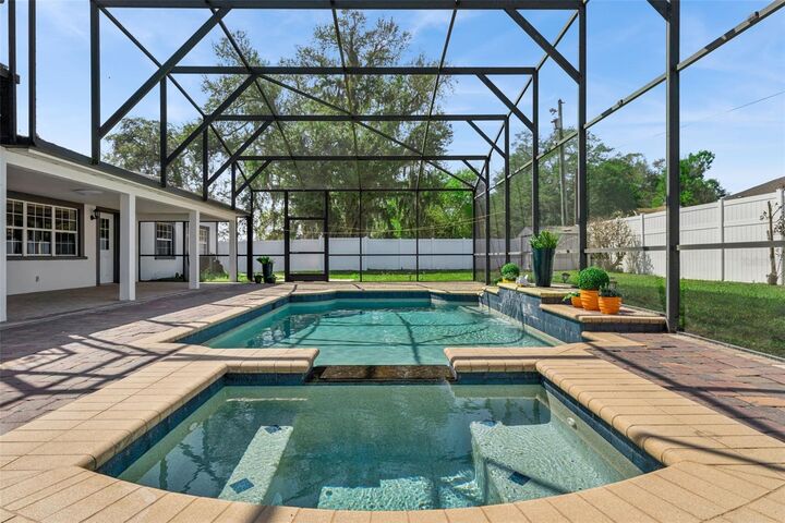 Property Photo: 6053 New Hope Road FL 32824