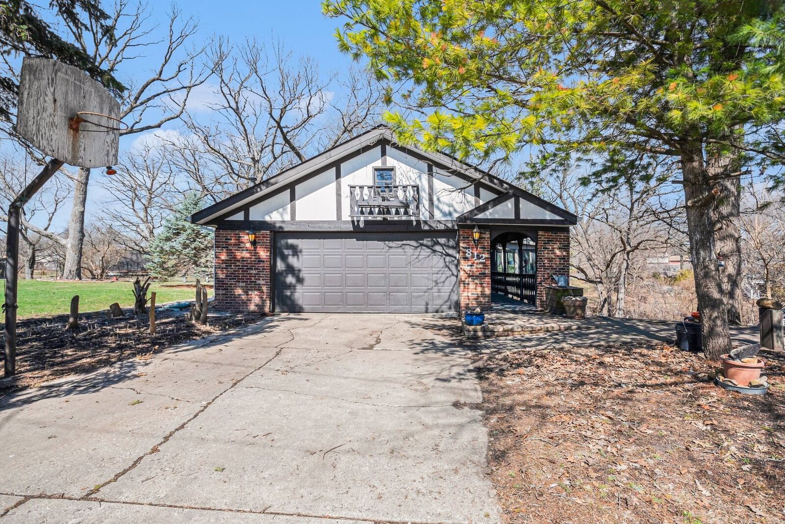 Property Photo:  812 Sunset Drive  IL 60404 