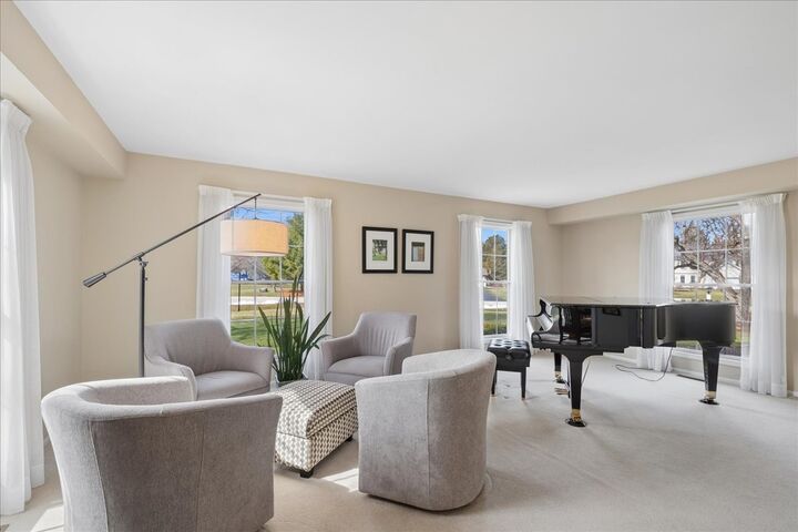 Property Photo:  6136 Hidden Oak Drive  IL 60012 