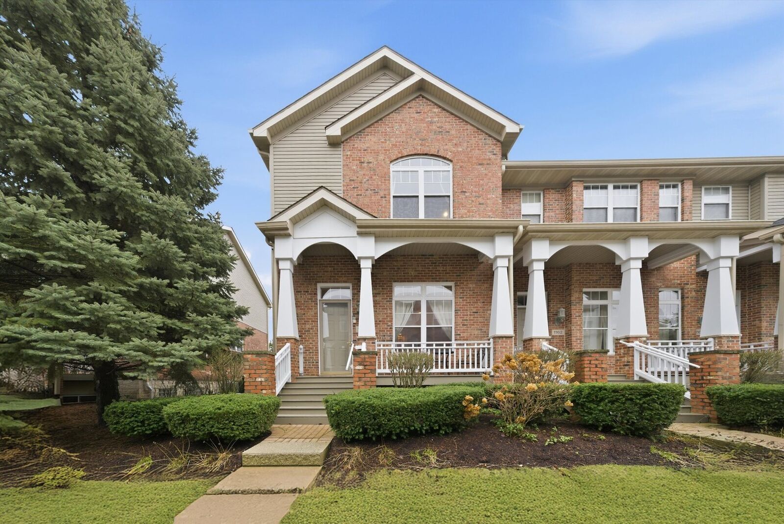 Property Photo:  1160 Longwood Drive  IL 60532 