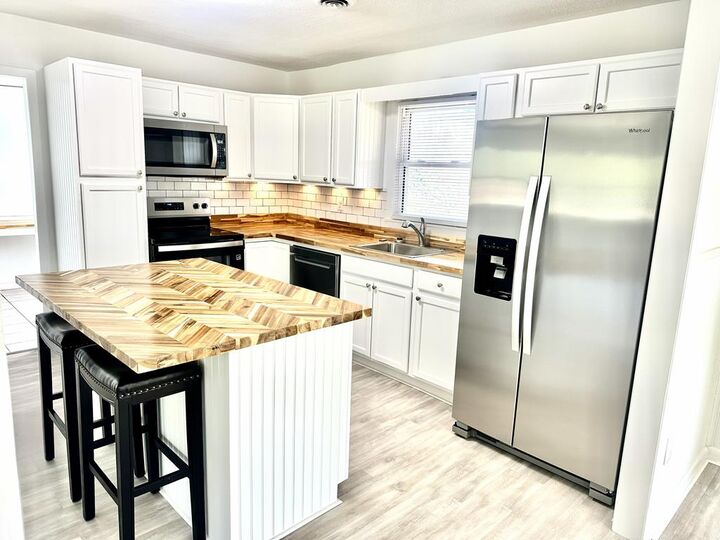 Property Photo: 413 Tanglewood Dr WV 24740