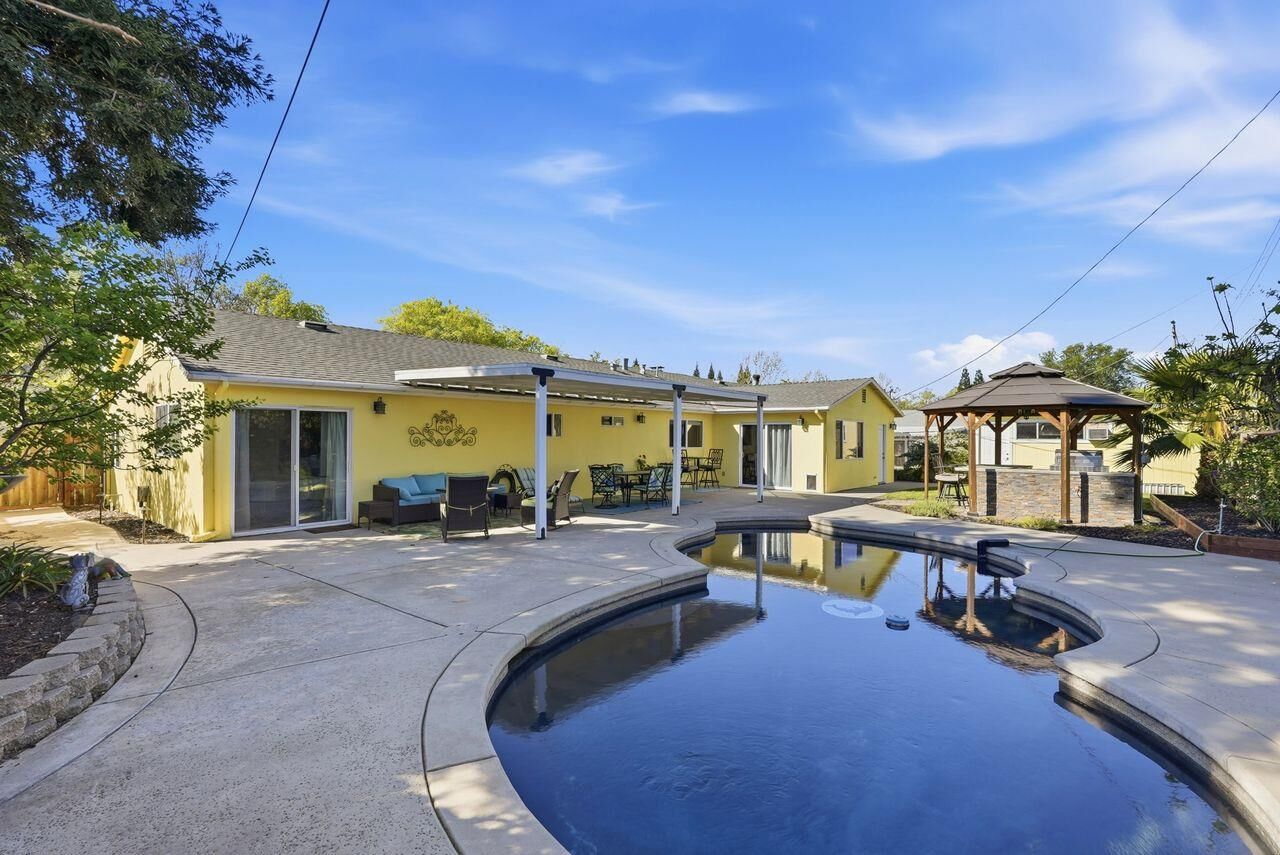 Property Photo:  4623 Hazelwood Avenue  CA 95821 