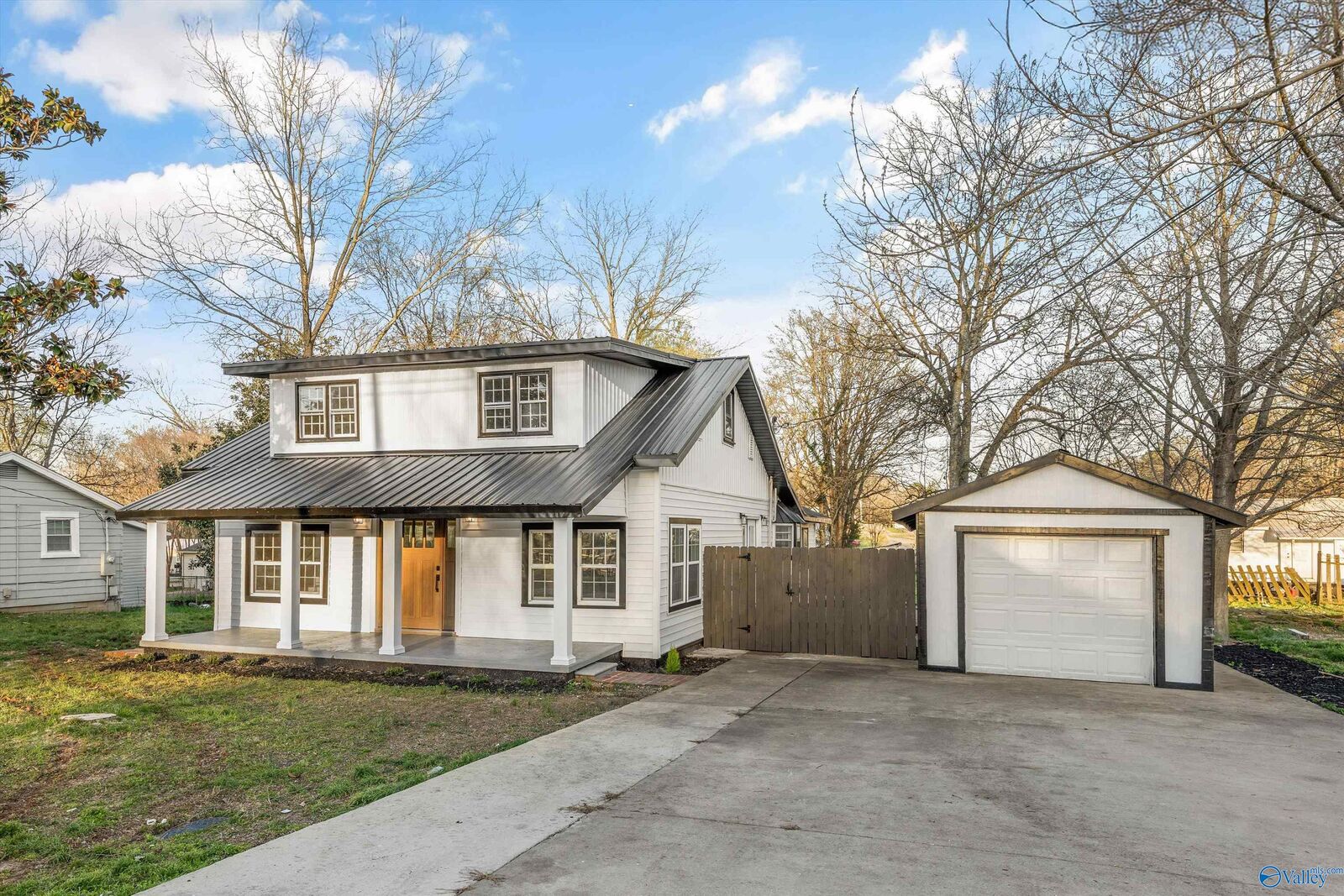 Property Photo:  806 N Beaty Street  AL 35611 