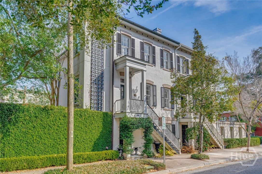 Property Photo:  108 W Gordon Street  GA 31401 