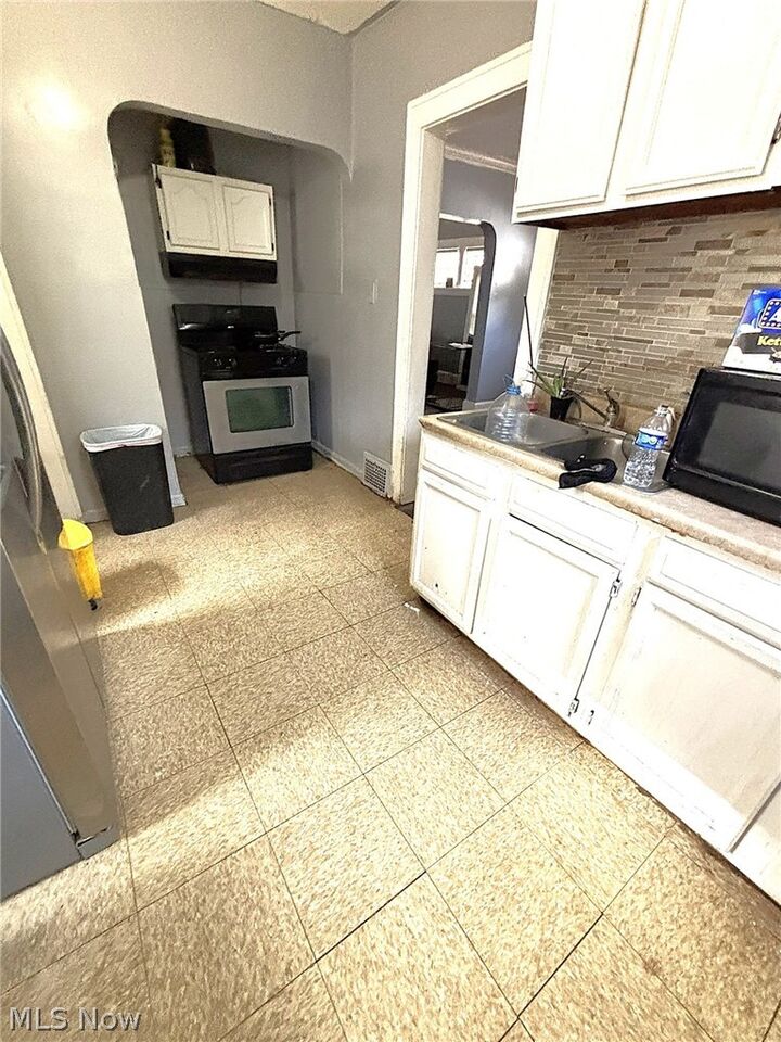 Property Photo: 3309 E 137th Street OH 44108