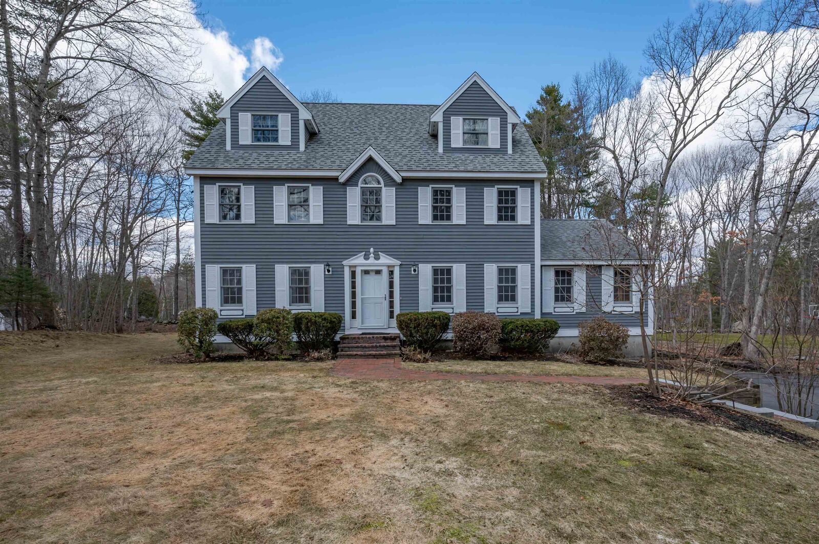 Property Photo:  28 Peaslee Court  NH 03841 
