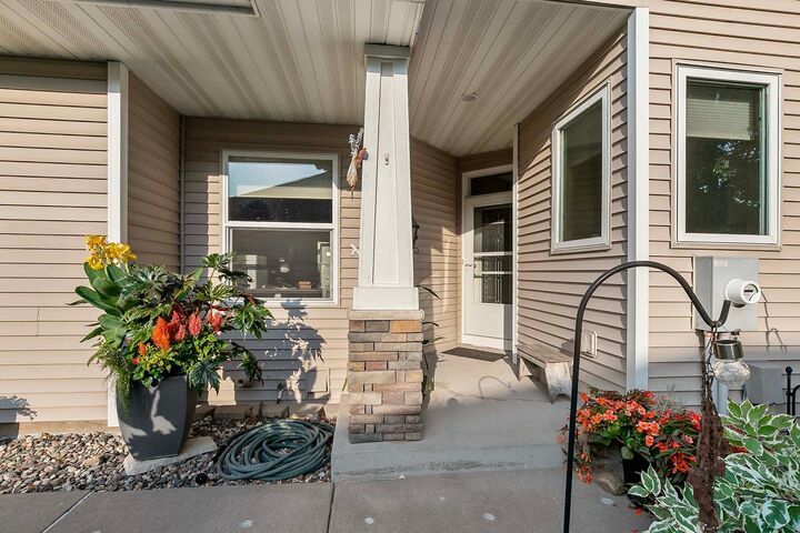 Property Photo: 263 Wentworth Avenue E MN 55118