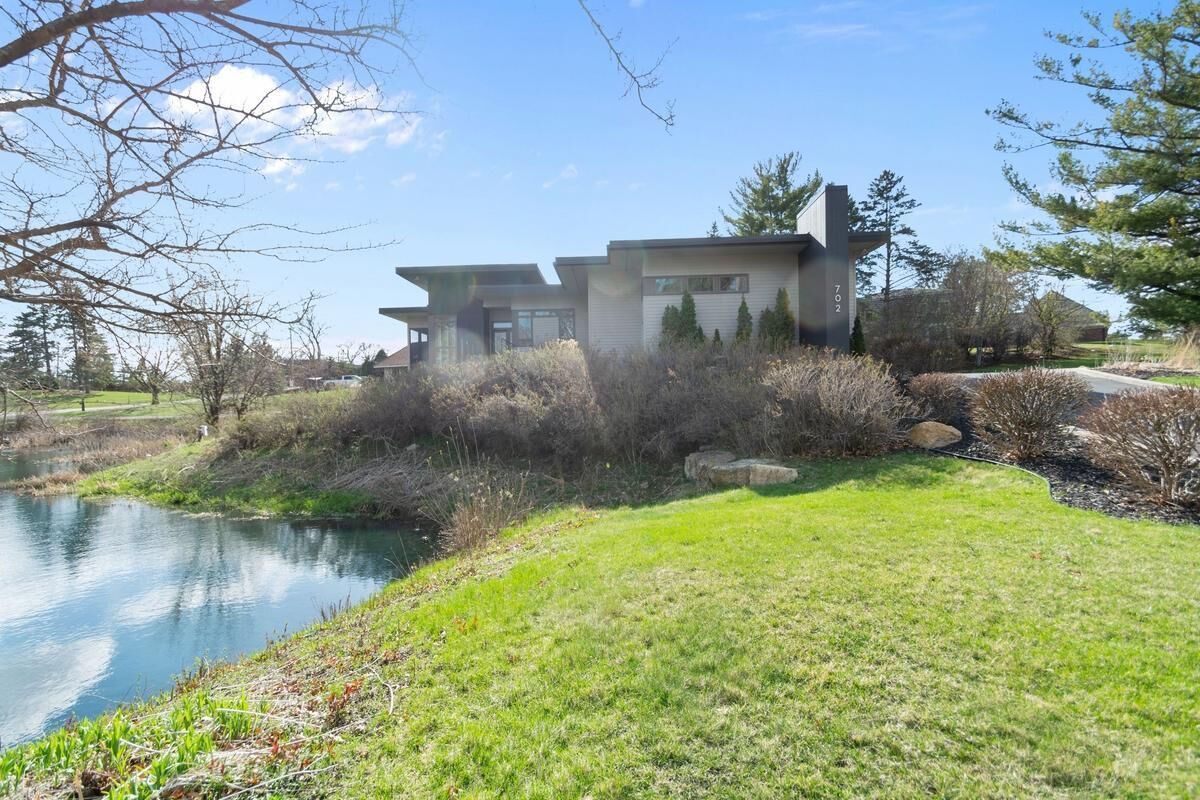 Property Photo:  702 Valley Way  MN 55305 