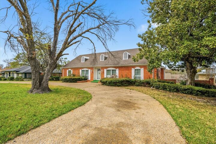 Property Photo: 1309 Briar Hollow Lane TX 75043