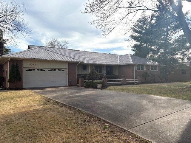 Property Photo:  1406 Brentwood Drive  AR 72601 