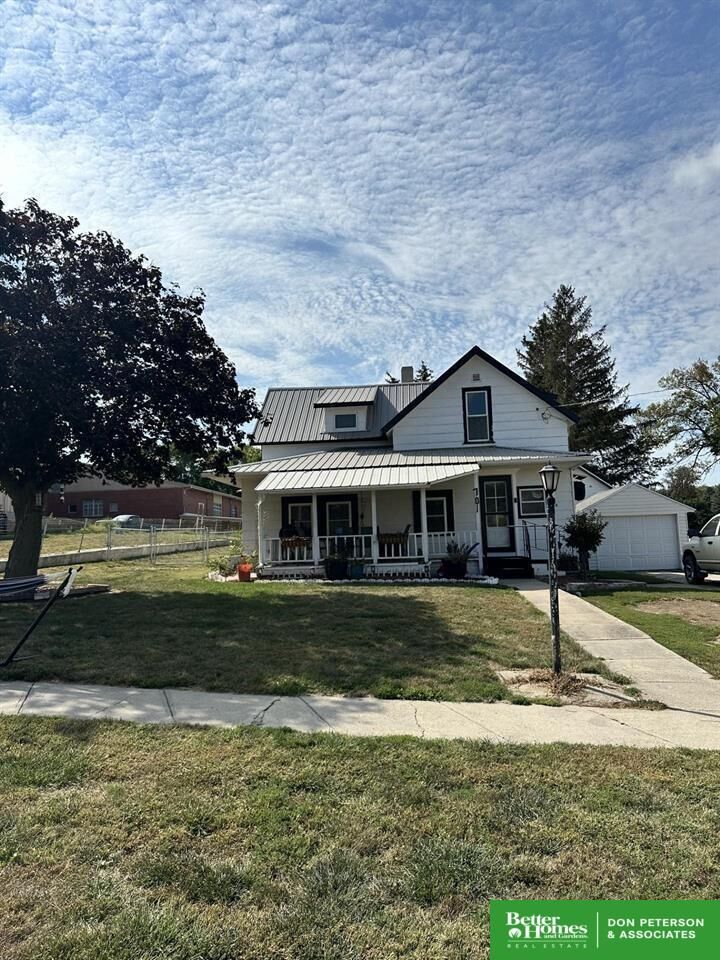 Property Photo:  701 Vine Street  NE 68004 