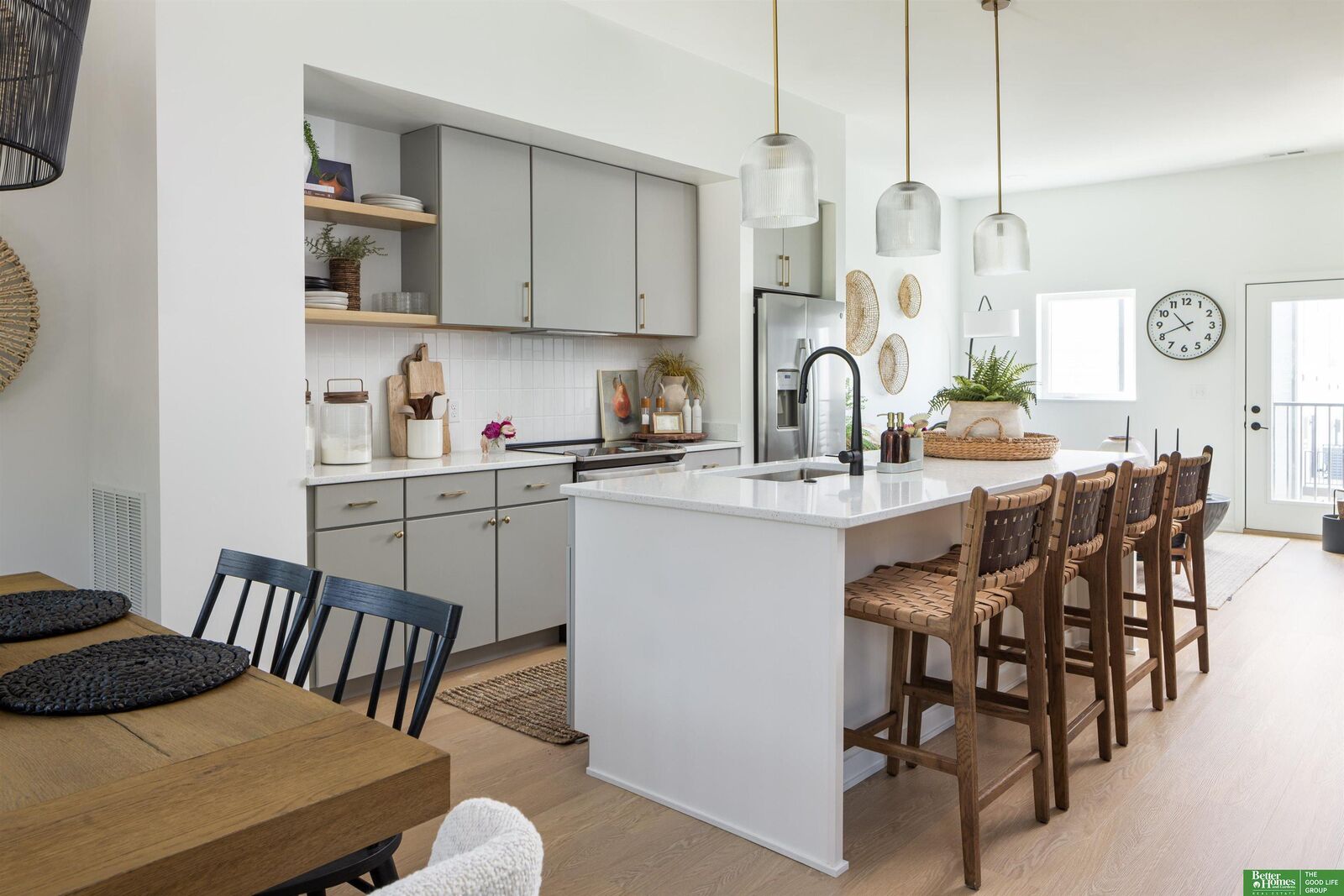 Property Photo: 5321 Elmwood Plaza NE 68106