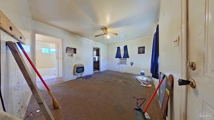 Property Photo:  7 E Carver Dr  FL 32507 