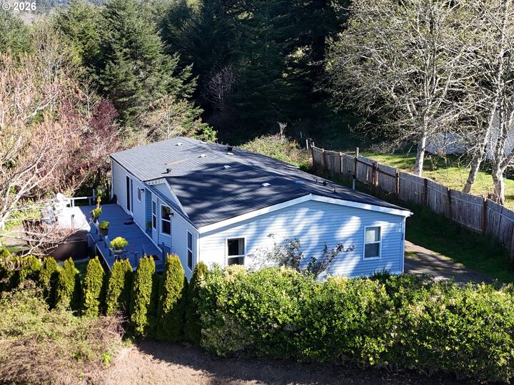 Property Photo:  96465 Coverdell Rd 20  OR 97415 