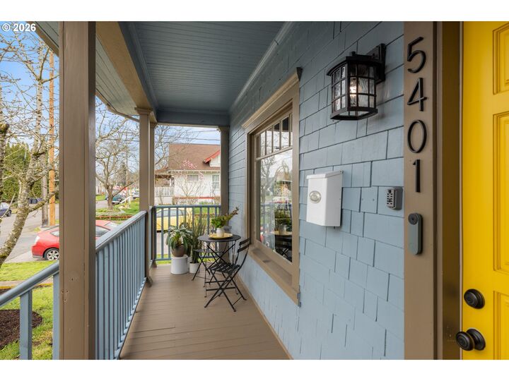 Property Photo:  5401 SE Rhone St  OR 97206 