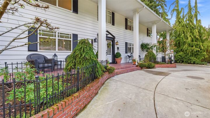 Property Photo:  10506  Robin Hood Drive  WA 98020 
