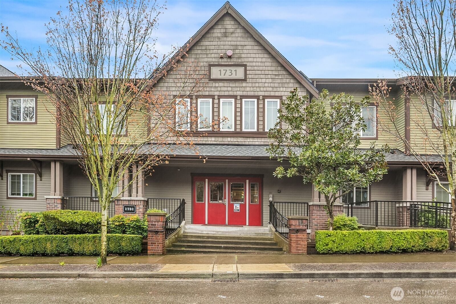 Property Photo: 1731 10th Avenue NE B115 WA 98029