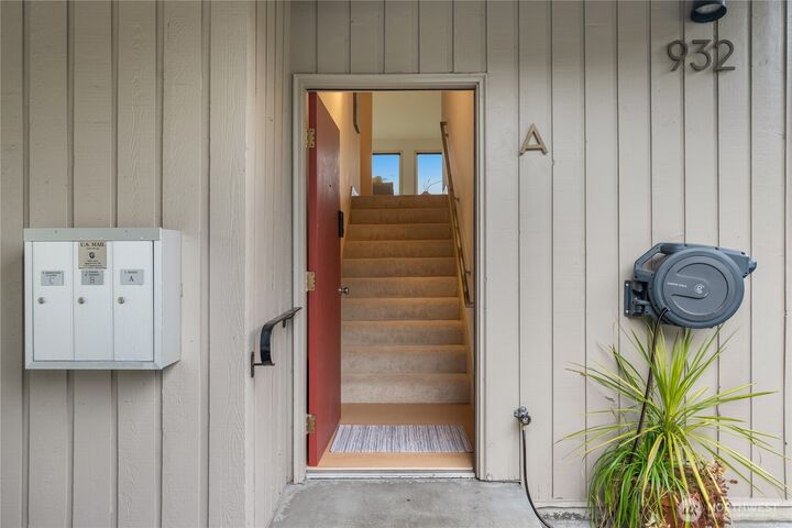 Property Photo:  924 W Emerson Street 932A  WA 98119 