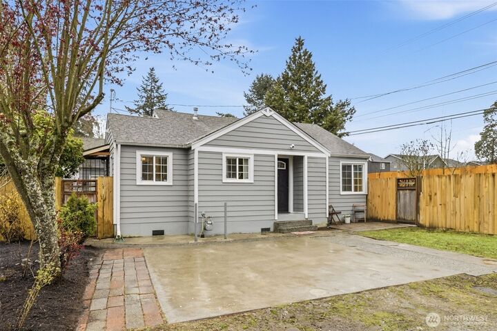 Property Photo:  317 SW 124th Street  WA 98146 