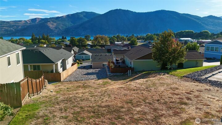 Property Photo:  516  Village Drive  WA 98831 