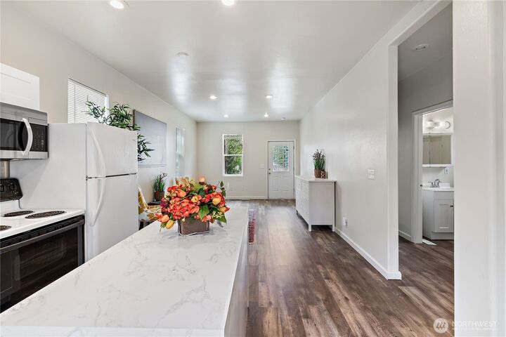 Property Photo: 1521 E Spruce Street WA 98122