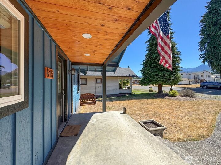 Property Photo: 615 W 12th Street WA 98362