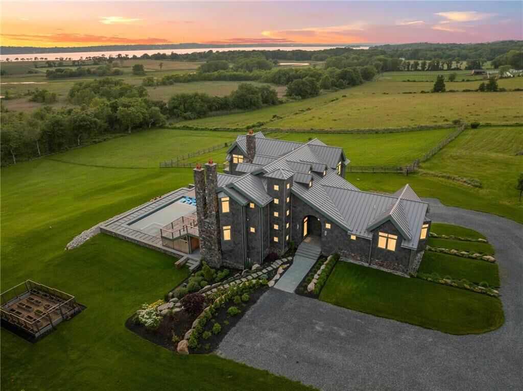 Property Photo:  82 Nonquit Lane  RI 02878 