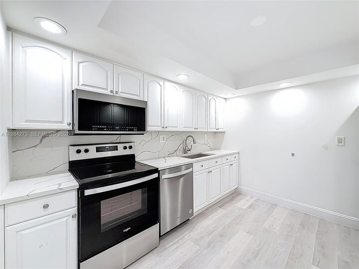 Property Photo:  1000 Parkview Dr 121  FL 33009 