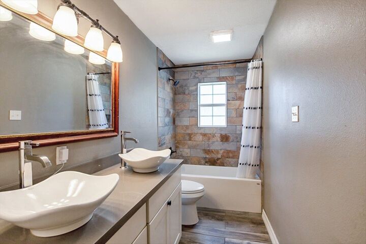 Property Photo:  545 Elm  TX 77659 