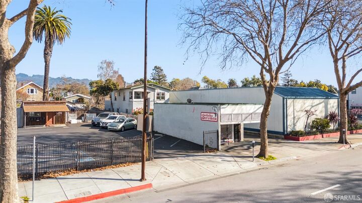 Property Photo: 2221-2223 San Pablo Avenue CA 94702