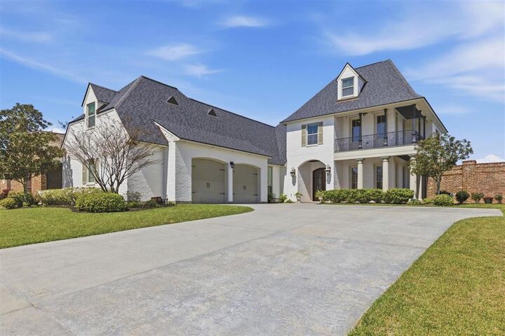 Property Photo:  1114 Benvue Lane  LA 70605 