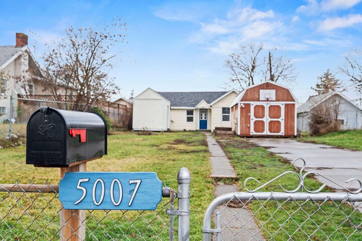 Property Photo:  5007 N Altamont St  WA 99217 