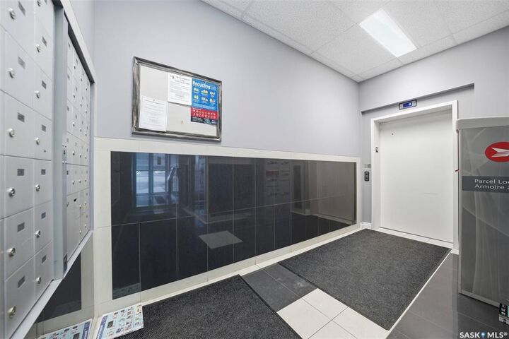Property Photo: 412 Willowgrove Square 205 SK S7W 0T2