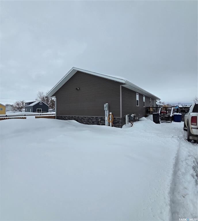 Property Photo:  401 6th Avenue W  SK S0E 1E0 