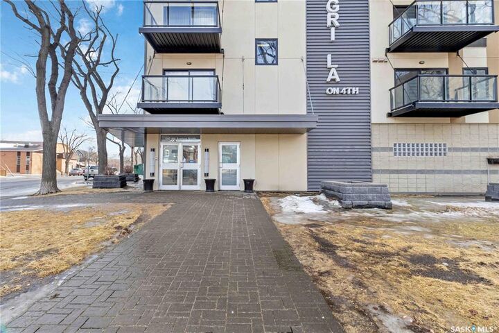 Property Photo: 550 4th Avenue N 801 SK S7K 2M7