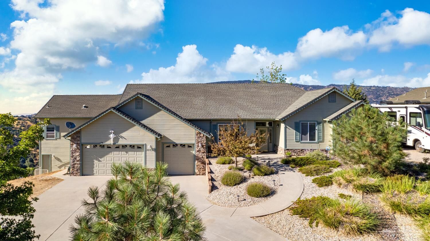 Property Photo:  30730 Fox Ridge Court  CA 93561 