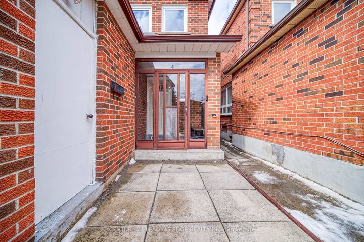 Photo de la propriété: 4 Treerun Avenue ON M1V 3K6