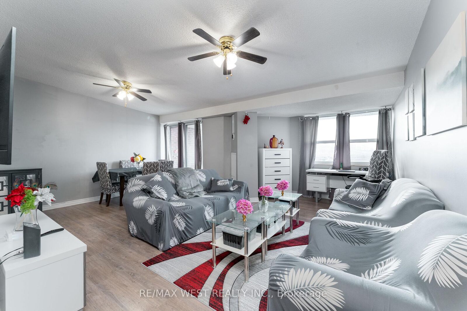 Property Photo: 4062 Lawrence Avenue E 612 ON M1E 4V5