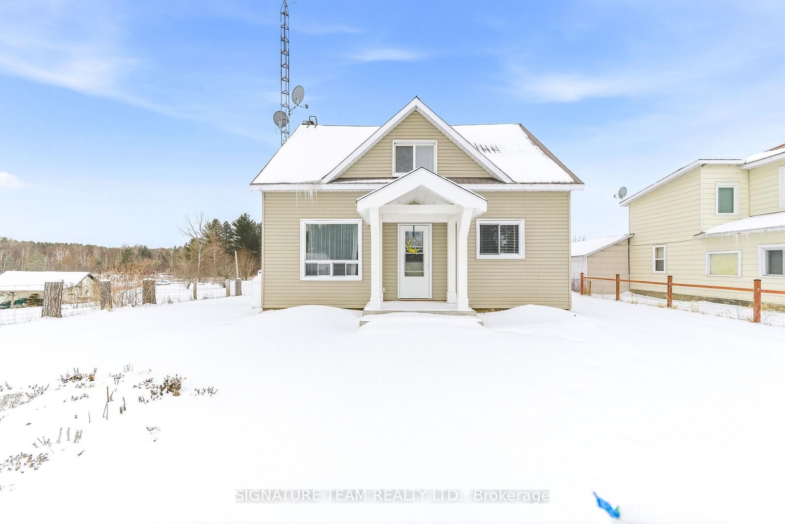 Property Photo: 2683 Round Lake Road ON K0J 2J0