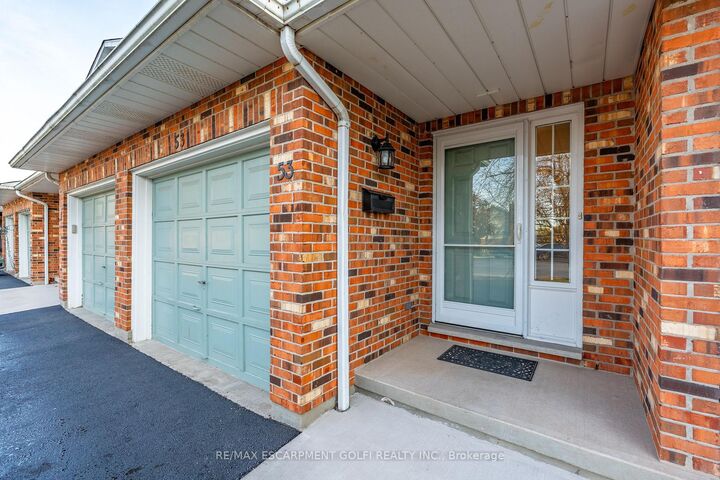 Property Photo: 53 Myrtle Avenue ON L2M 5W2