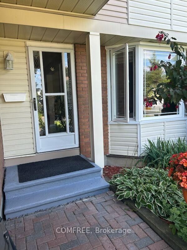 Property Photo: 56 Fieldgate Drive ON K2J 1T9