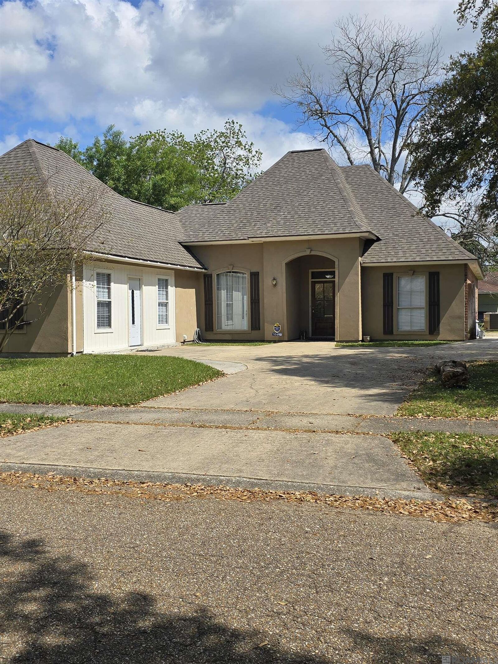 Property Photo:  10460 Birchwood Dr  LA 70807 