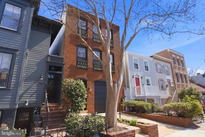 Property Photo:  306 9th Street SE  DC 20003 