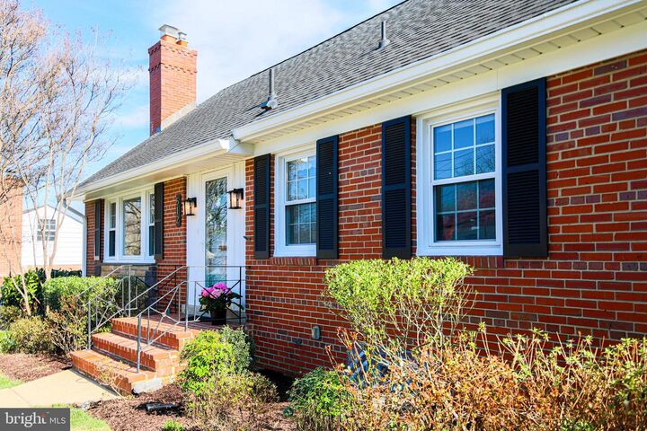 Property Photo:  512 Crestwood Drive  VA 22302 