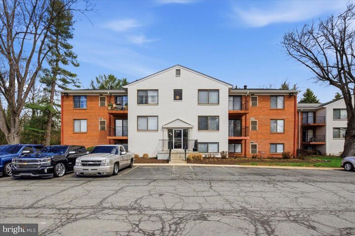 Property Photo: 125 Clubhouse Drive L SW 9 VA 20175