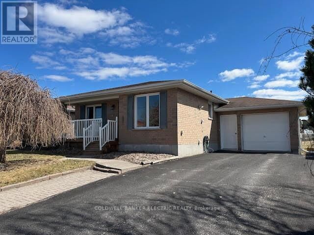 Property Photo:  329 Mary Street West  ON K9V 5X5 