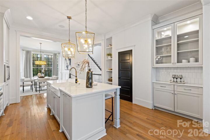 Property Photo:  818 Ideal Way  NC 28203 