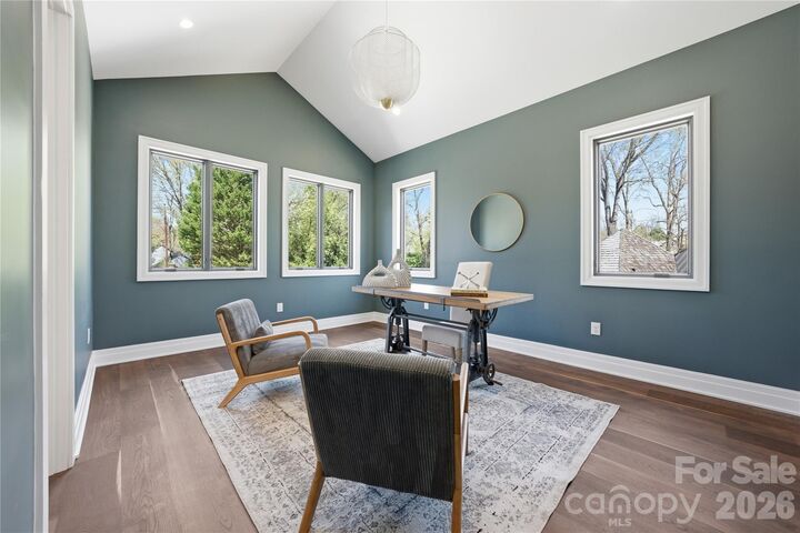 Property Photo:  1423 S Wendover Road  NC 28211 