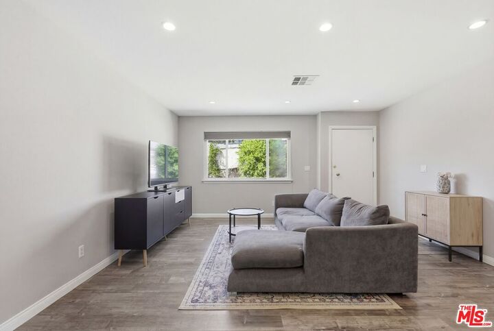 Property Photo:  2975 W. Avenue 33  CA 90065 