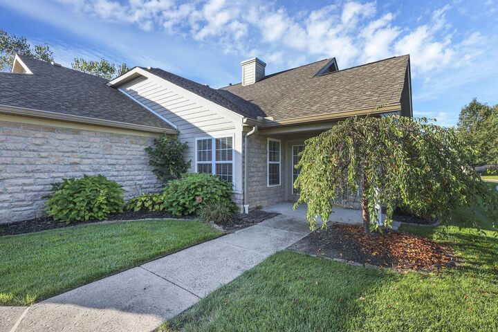 Property Photo: 8083 Farm Crossing Circle OH 43065